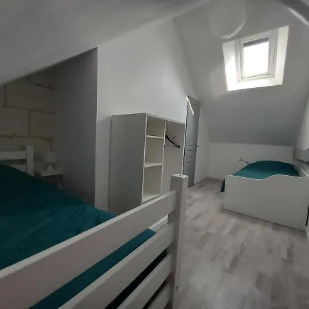 Holiday home Gite Aux Pissenlits Brain-sur-Allonnes
