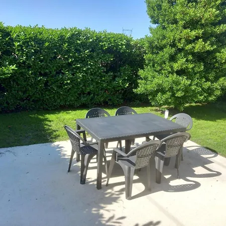 Gite Aux Pissenlits Holiday home Brain-sur-Allonnes